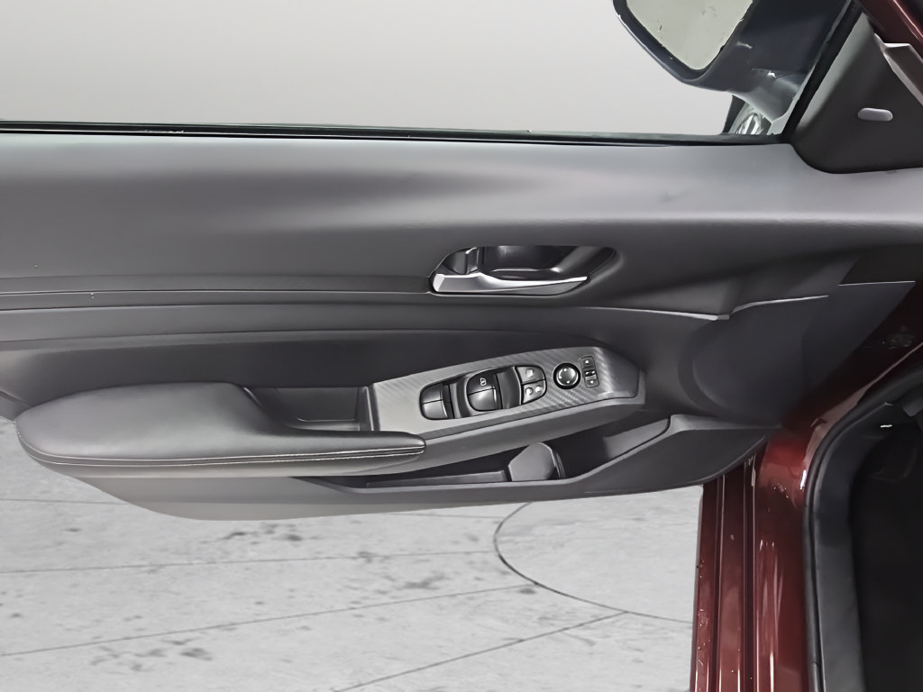 Used 2024 Nissan Altima 2.5 SV FWD image 11