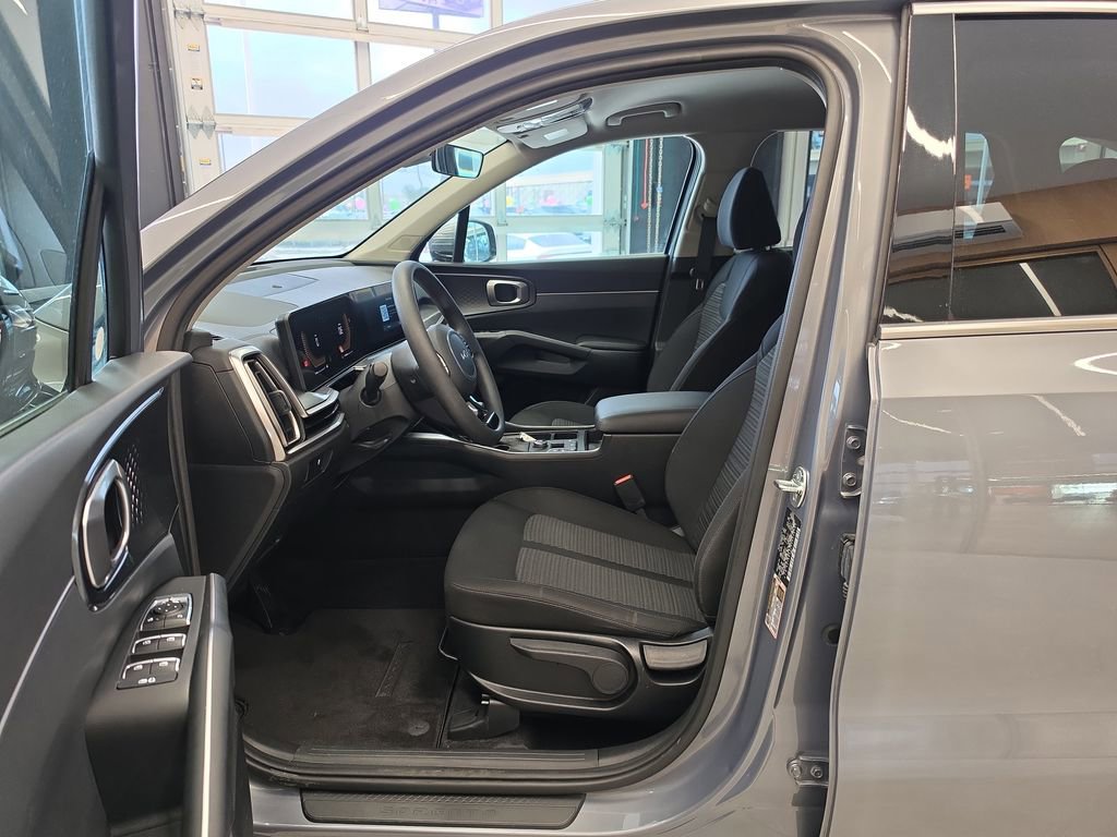 Certified 2025 Kia Sorento LX FWD image 14