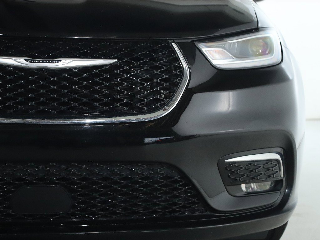 Used 2024 Chrysler Pacifica Touring-L image 8