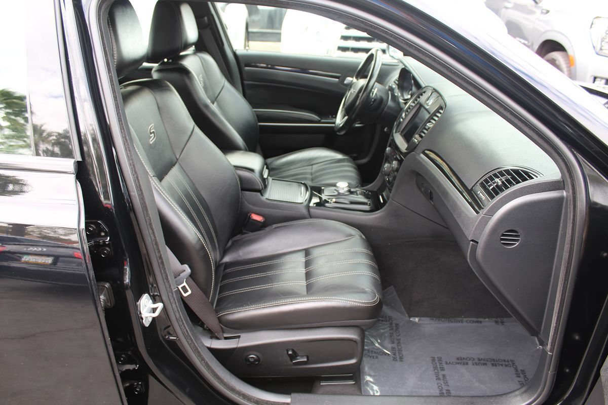 Used 2019 Chrysler 300 S AWD/4WD image 21