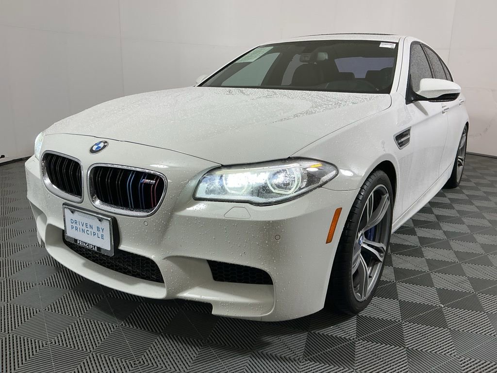 Used 2014 BMW M5 RWD image 2