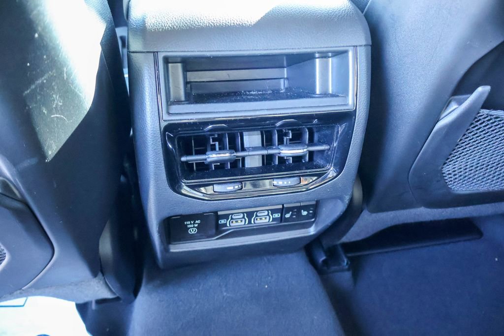 Used 2023 Jeep Grand Cherokee Limited w/ Luxury Tech Group II image 18