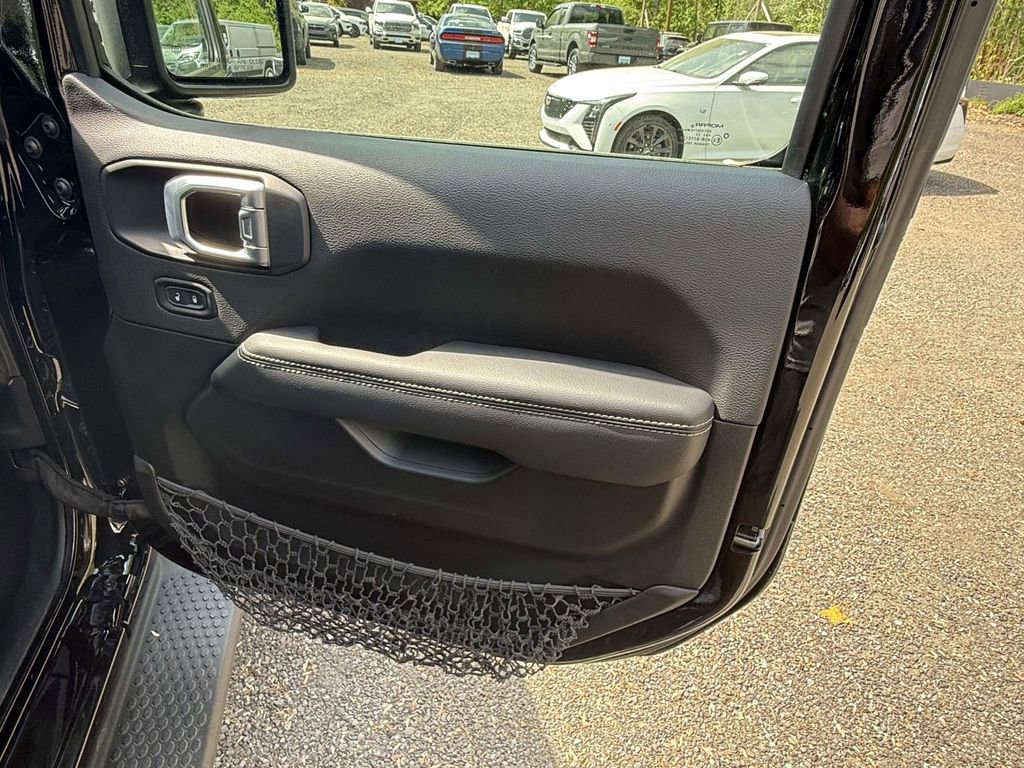 Used 2022 Jeep Wrangler Unlimited Sahara w/ Cold Weather Group image 7