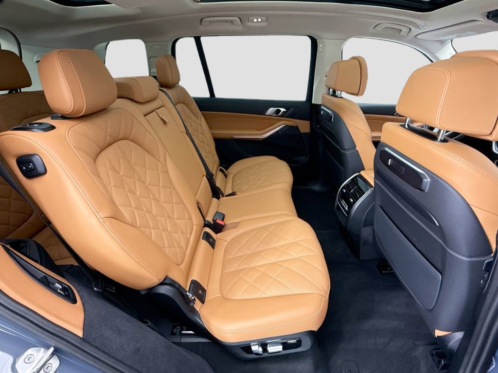 Certified 2025 BMW X7 xDrive40i w/ Parking Assistance Package image 21