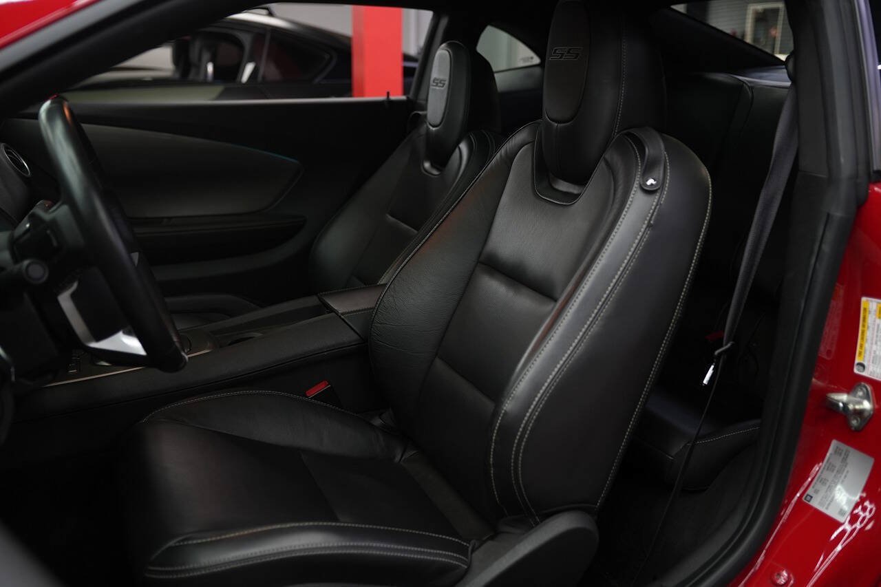 Used 2010 Chevrolet Camaro SS w/ RS Package RWD image 19