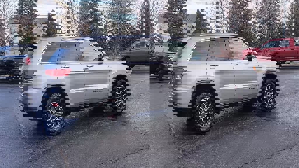 Used 2020 Jeep Grand Cherokee Limited w/ Luxury Group II image 9