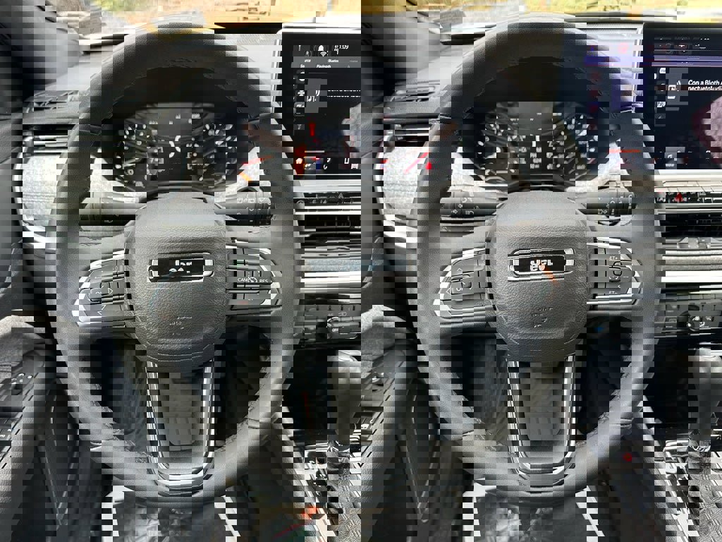 Used 2024 Jeep Compass Latitude image 14