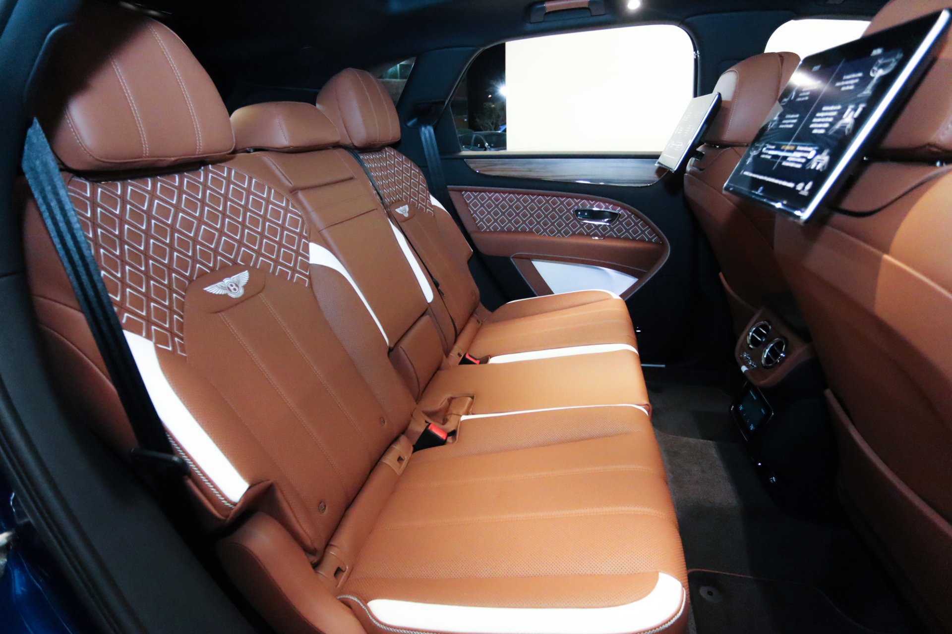 New 2025 Bentley Bentayga image 43