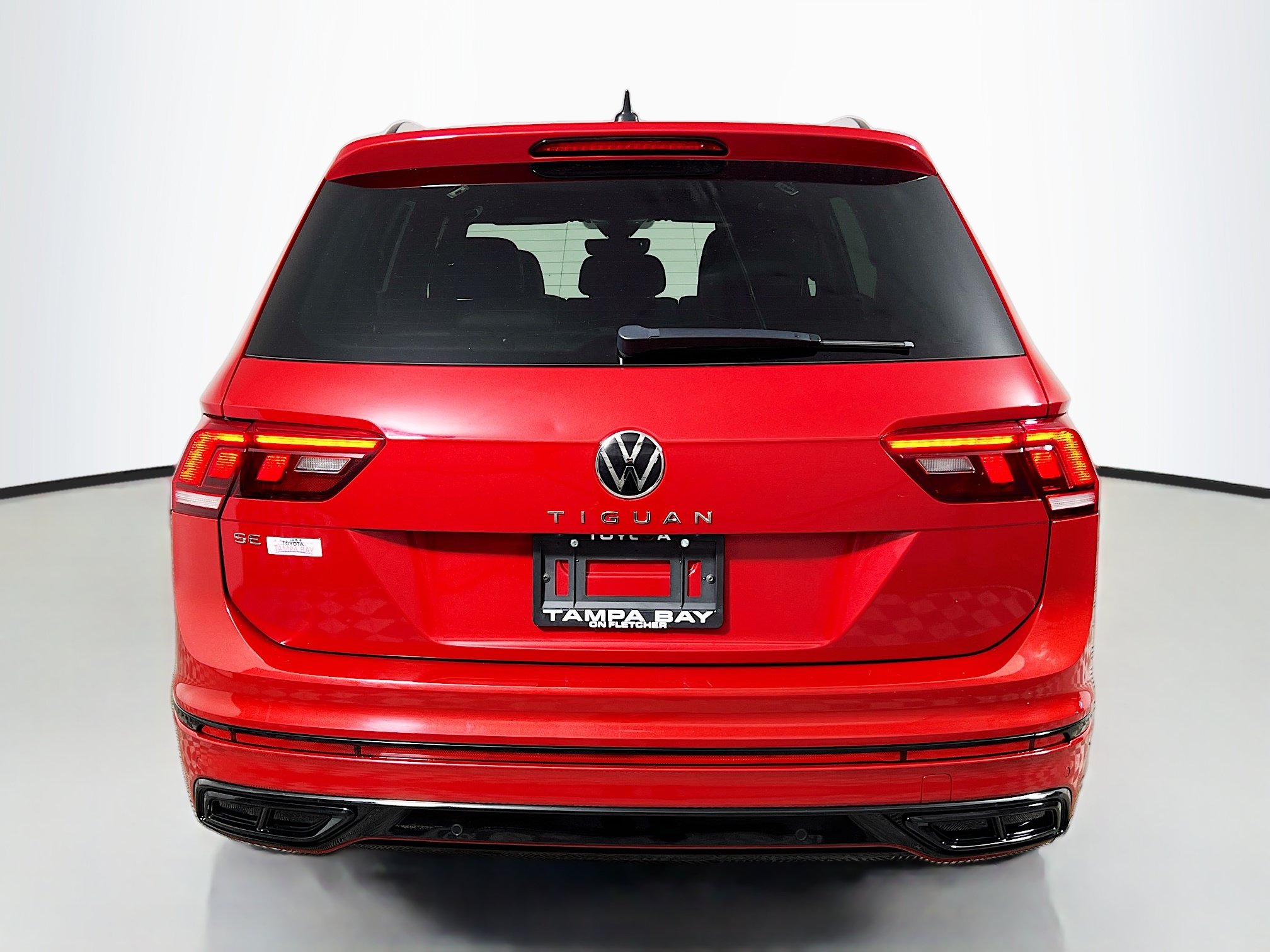 Used 2024 Volkswagen Tiguan SE R-Line FWD image 6
