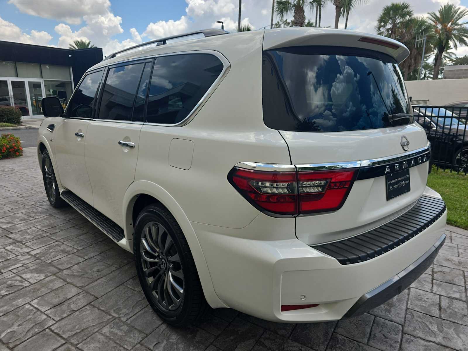Used 2021 Nissan Armada Platinum w/ Captain's Chairs Package RWD image 8