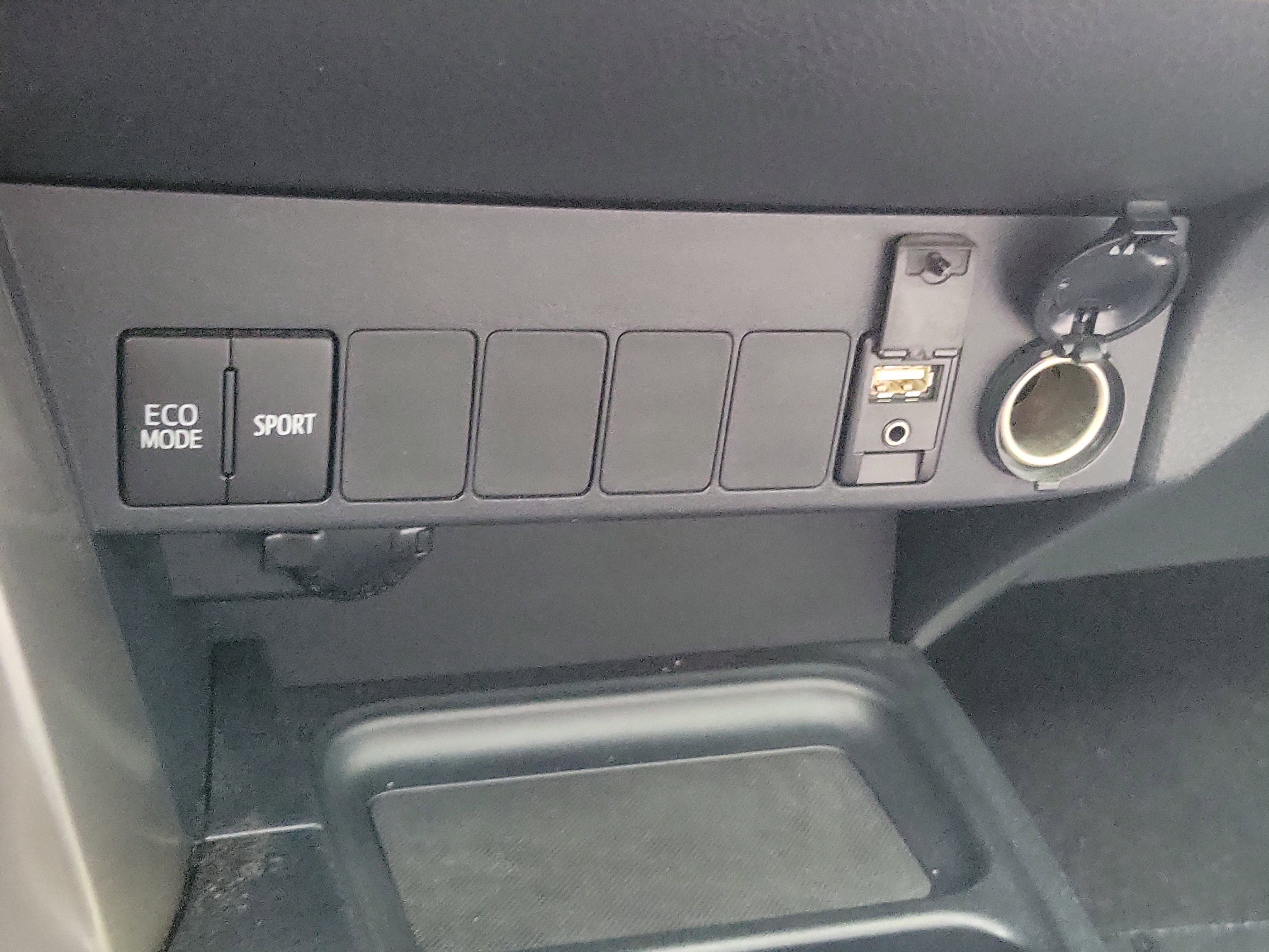 Certified 2018 Toyota RAV4 XLE AWD/4WD image 26