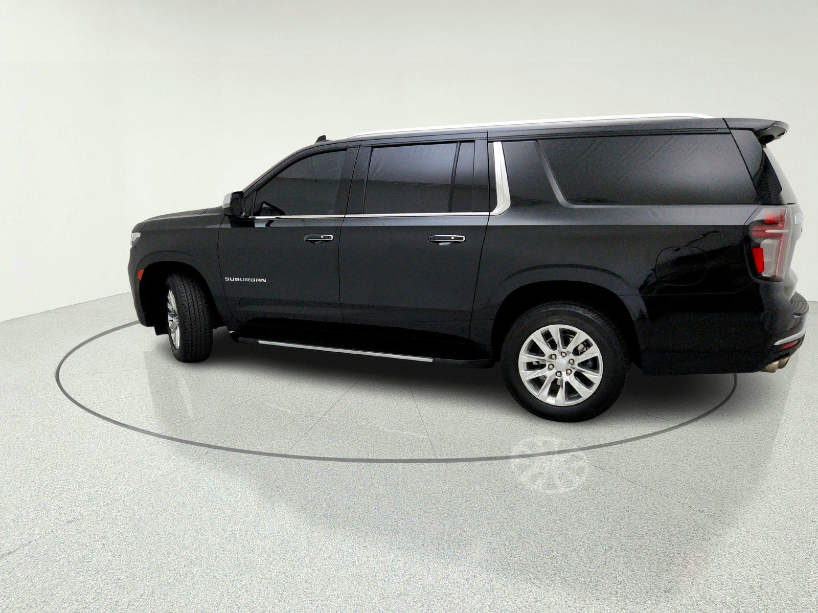 Used 2023 Chevrolet Suburban Premier RWD image 13