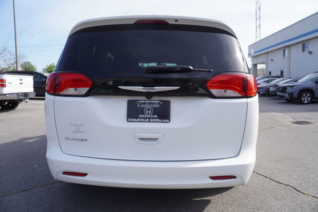 Used 2023 Chrysler Voyager LX image 6
