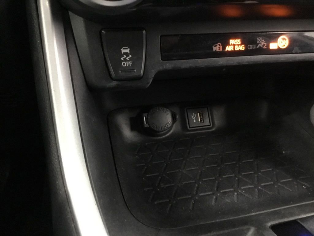 Used 2023 Toyota RAV4 XLE image 28