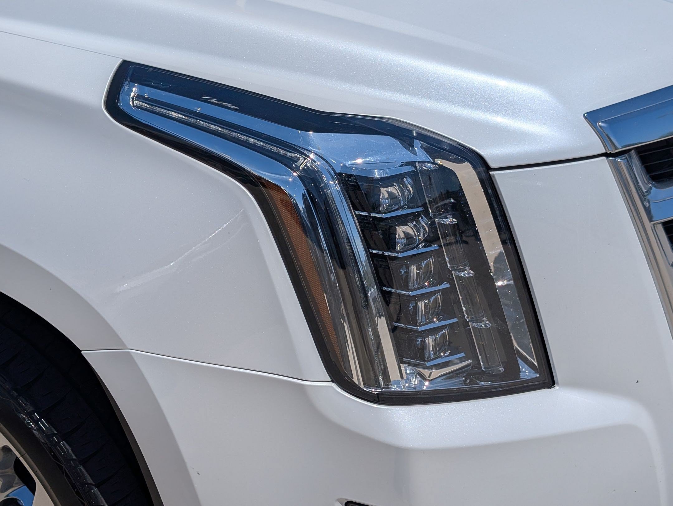 Used 2020 Cadillac Escalade Premium Luxury AWD/4WD image 10