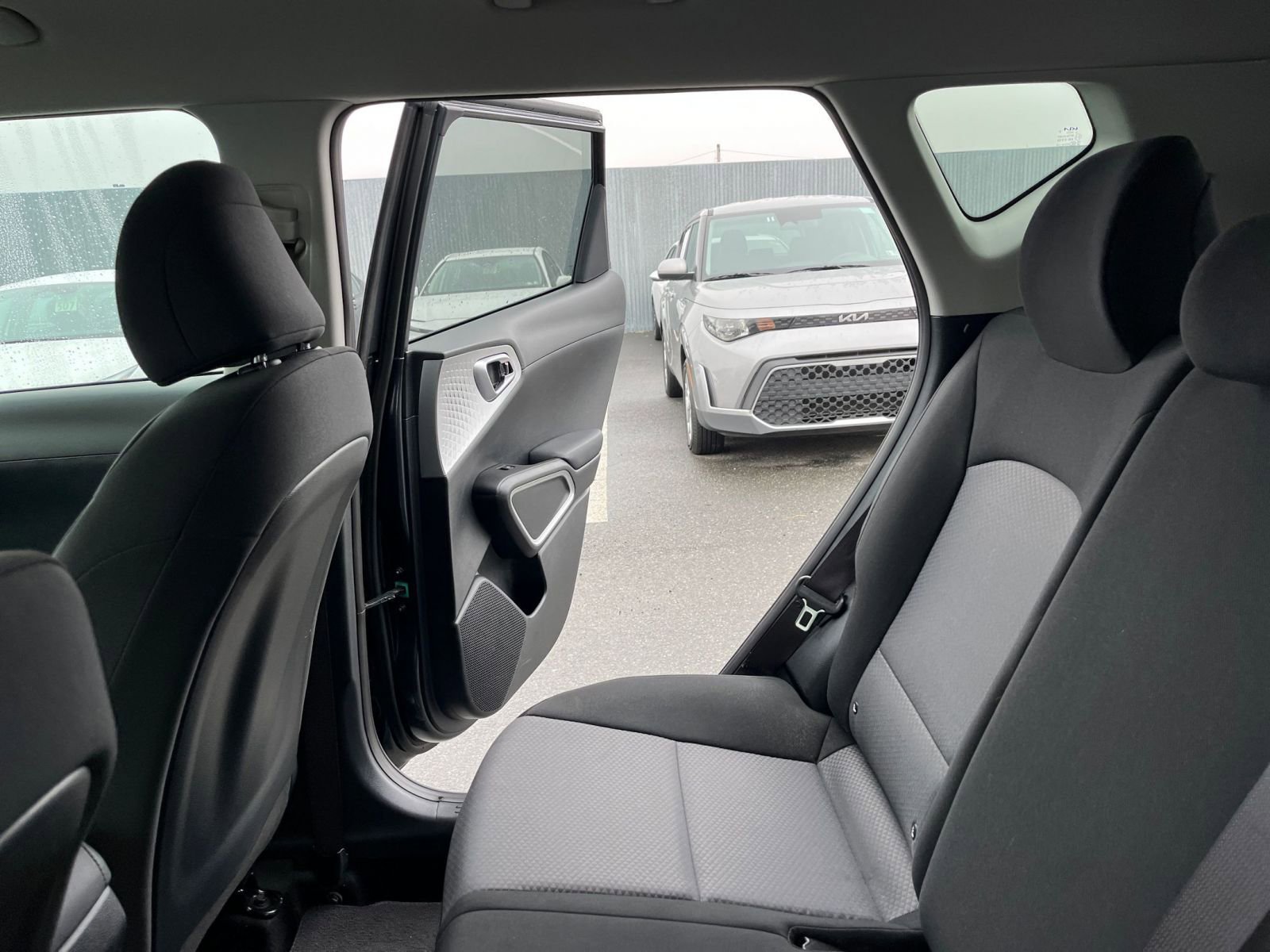 Used 2025 Kia Soul LX w/ LX Technology Package FWD image 37