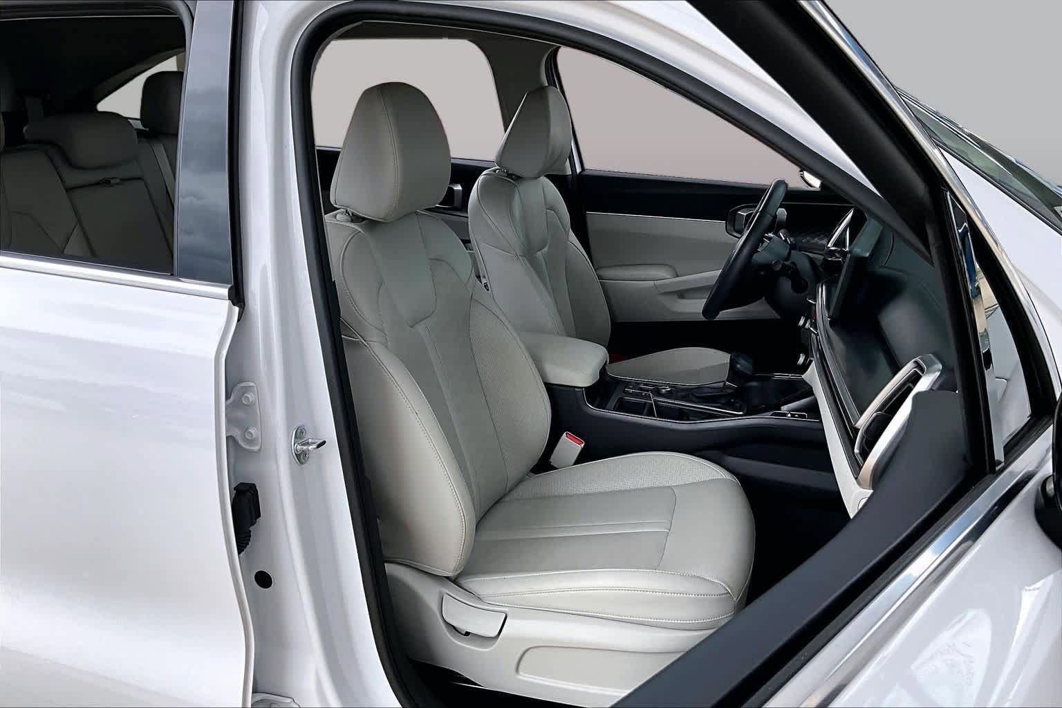 Used 2025 Kia Sorento S FWD image 9