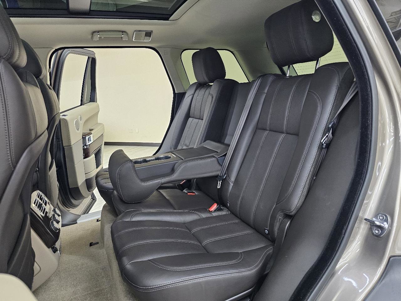 Used 2016 Land Rover Range Rover HSE image 25