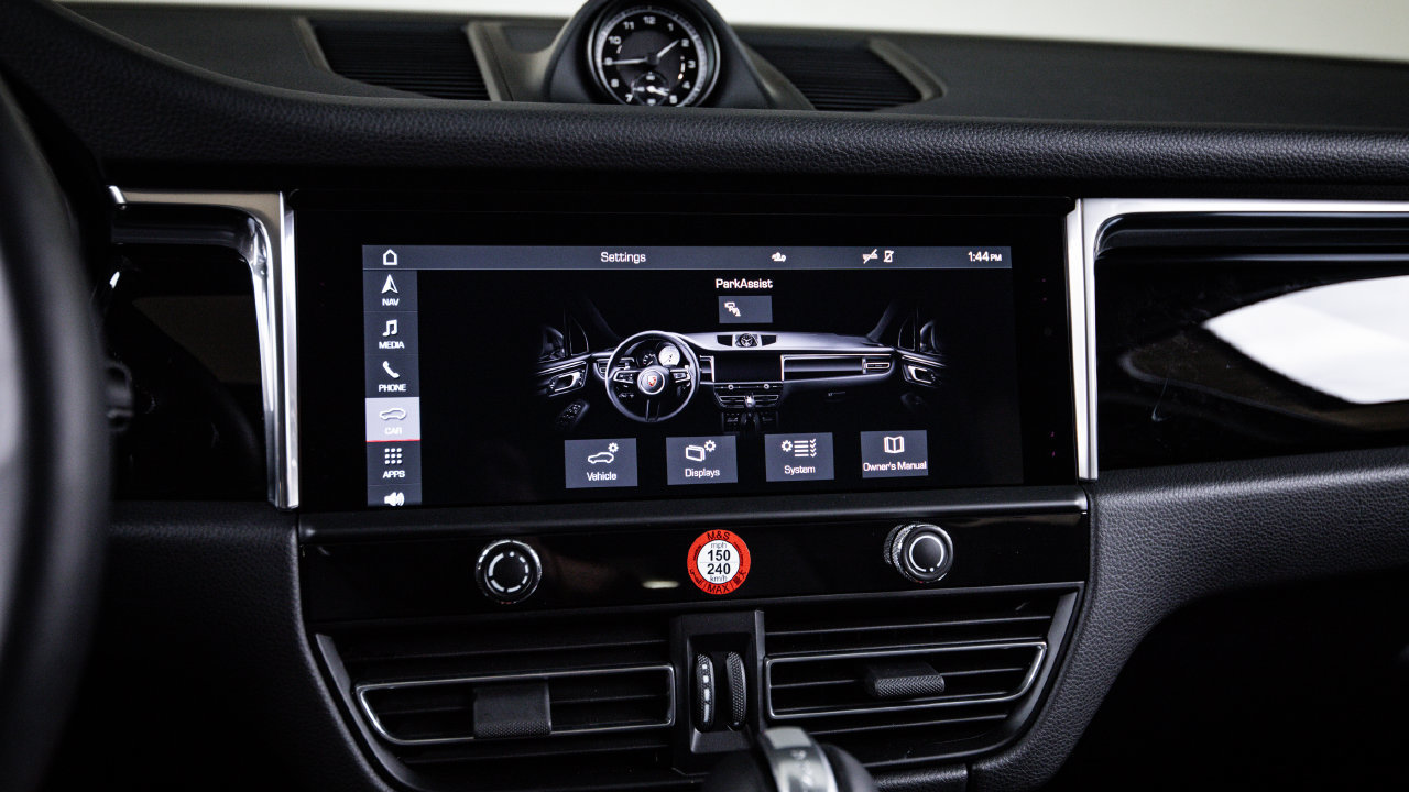 Certified 2026 Porsche Macan S AWD/4WD image 18