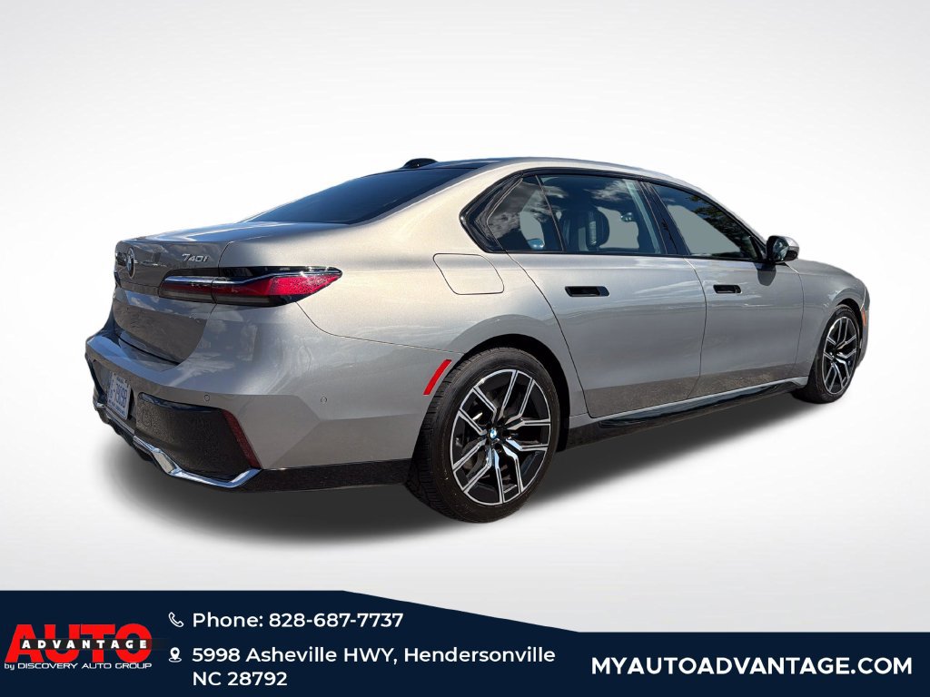 Used 2025 BMW 740i xDrive AWD/4WD image 3