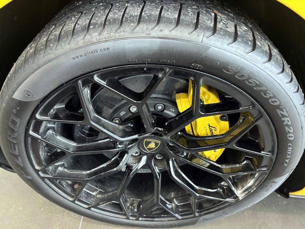 Used 2024 Lamborghini Huracan EVO image 49