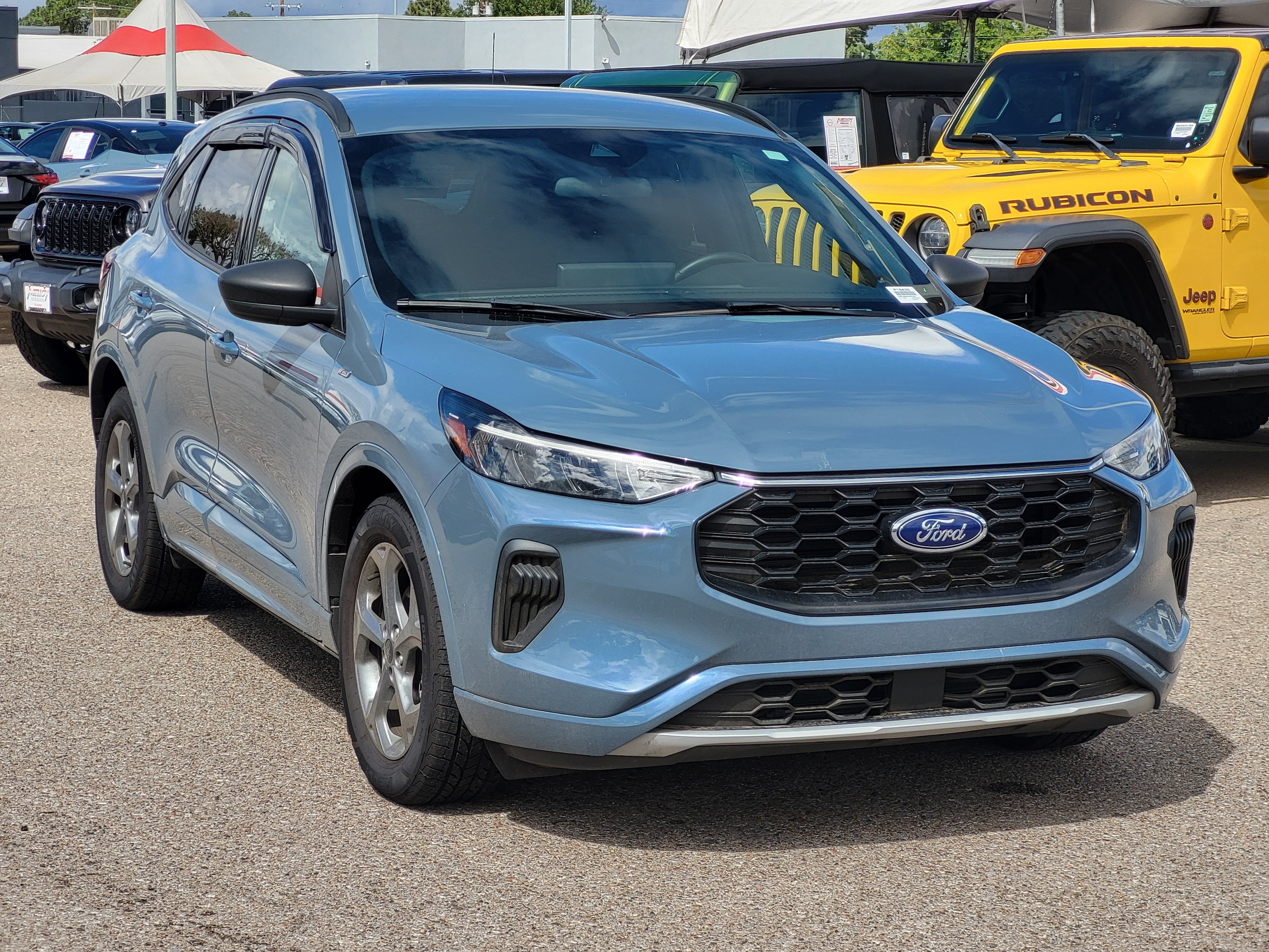 Used 2023 Ford Escape ST-Line w/ Tech Pack #1 FWD image 3