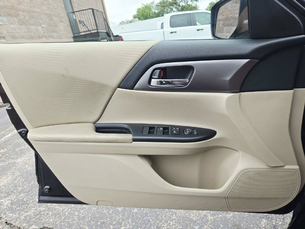 Used 2014 Honda Accord LX image 32