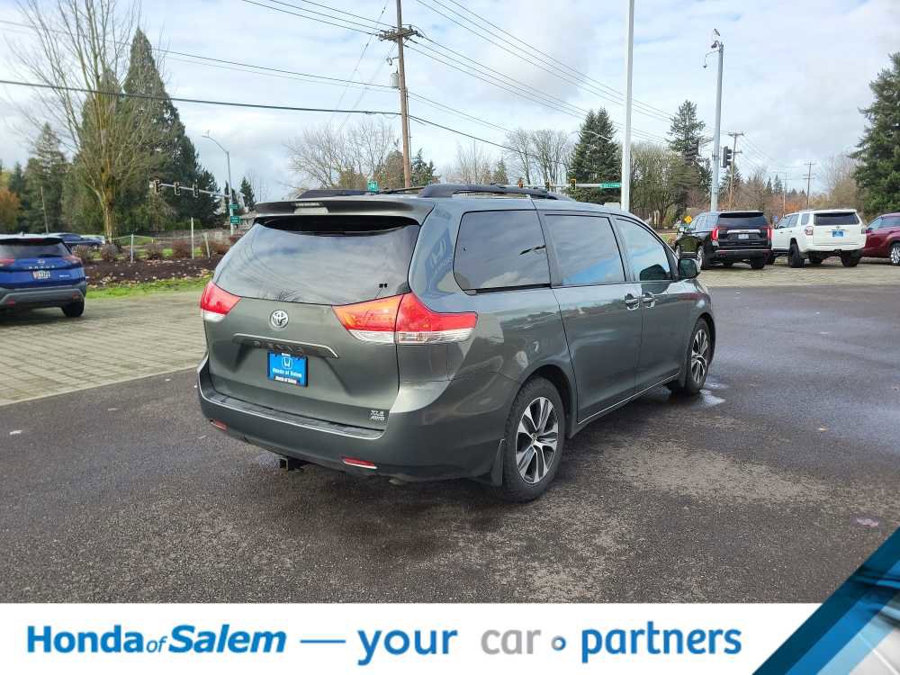 Used 2014 Toyota Sienna XLE image 22