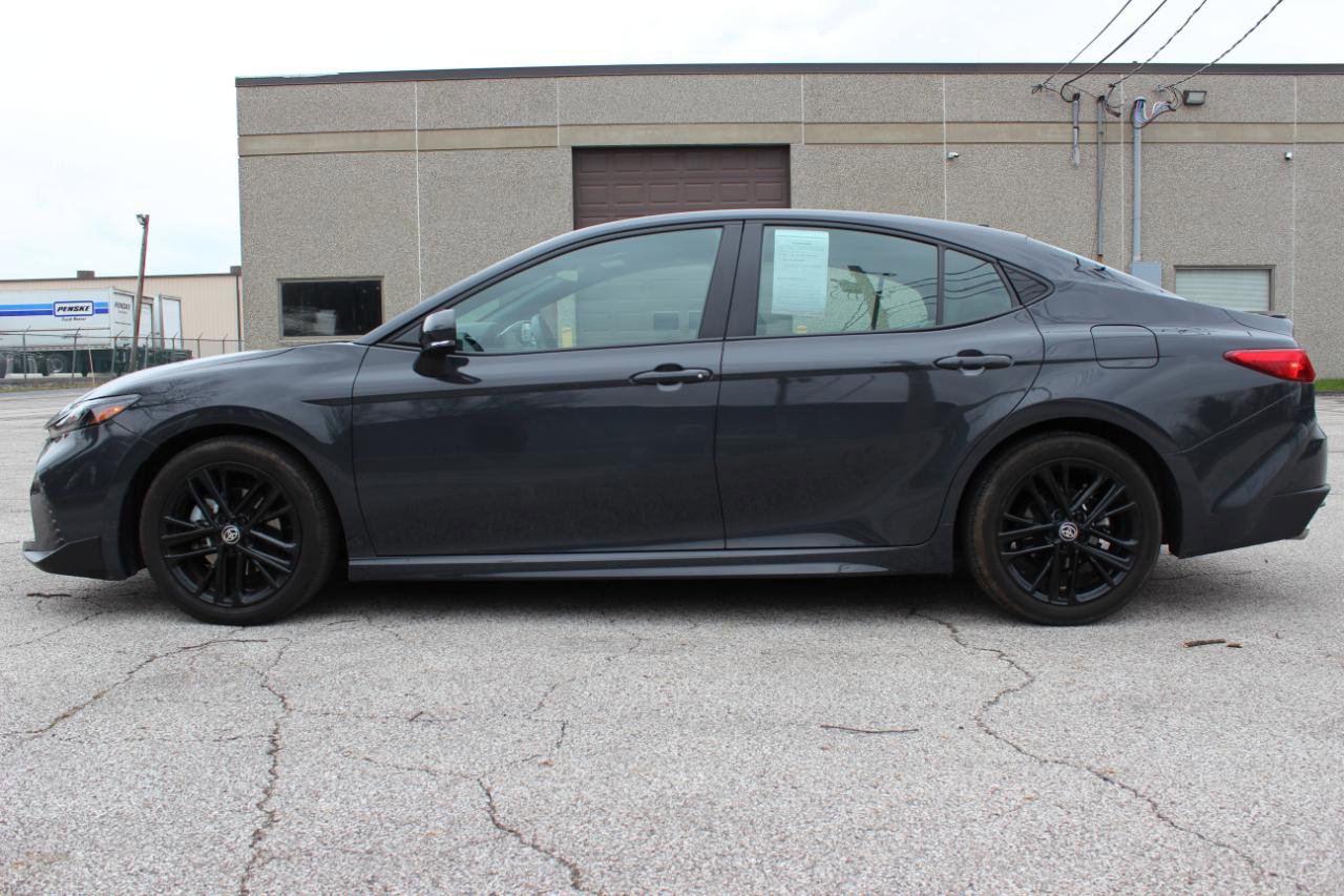 Used 2025 Toyota Camry SE image 4