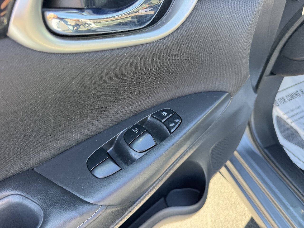 Used 2019 Nissan Sentra SV w/ Special Edition Package FWD image 14