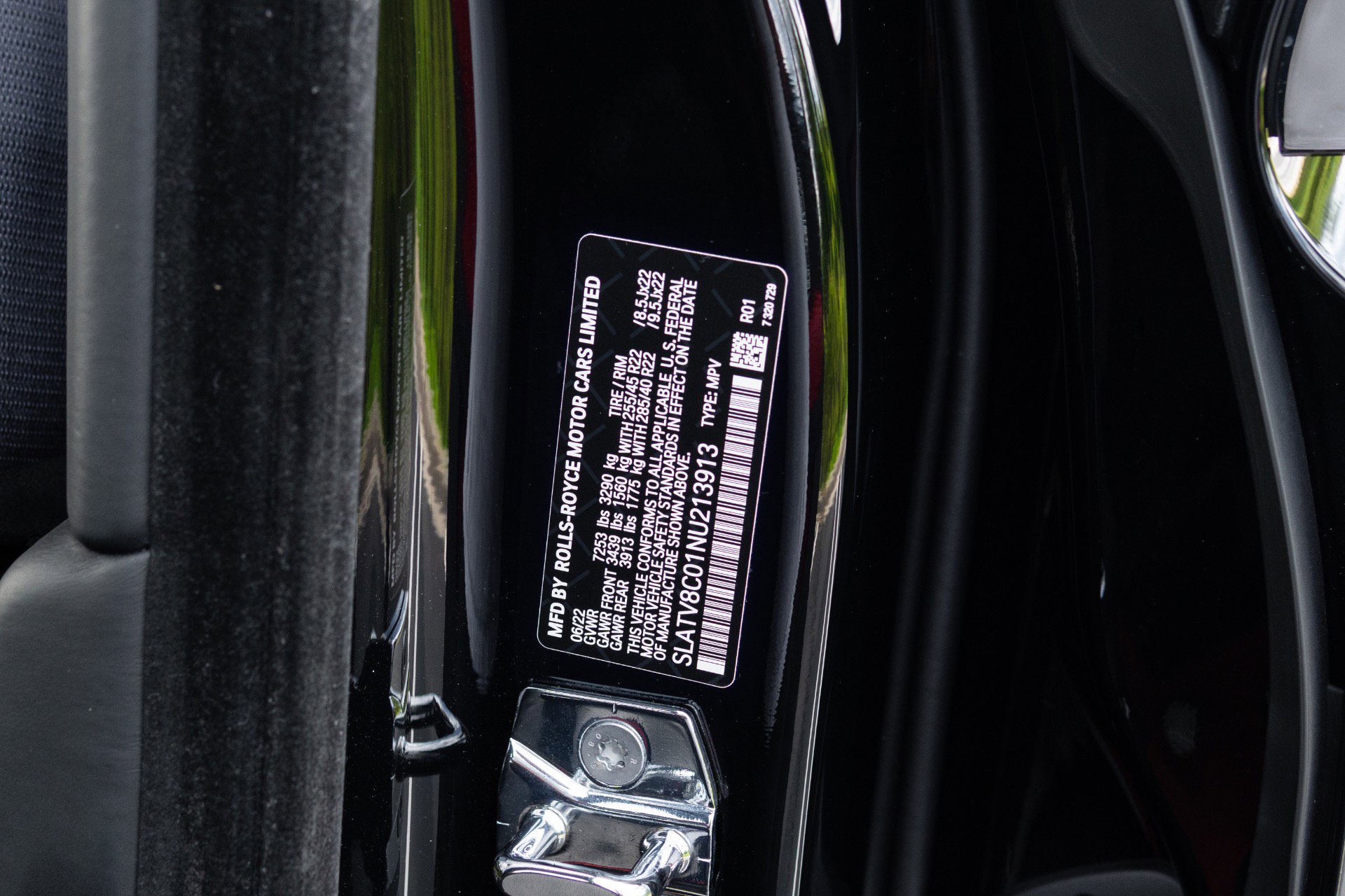 Used 2022 Rolls-Royce Cullinan Black Badge w/ Dark Exterior Package AWD/4WD image 87