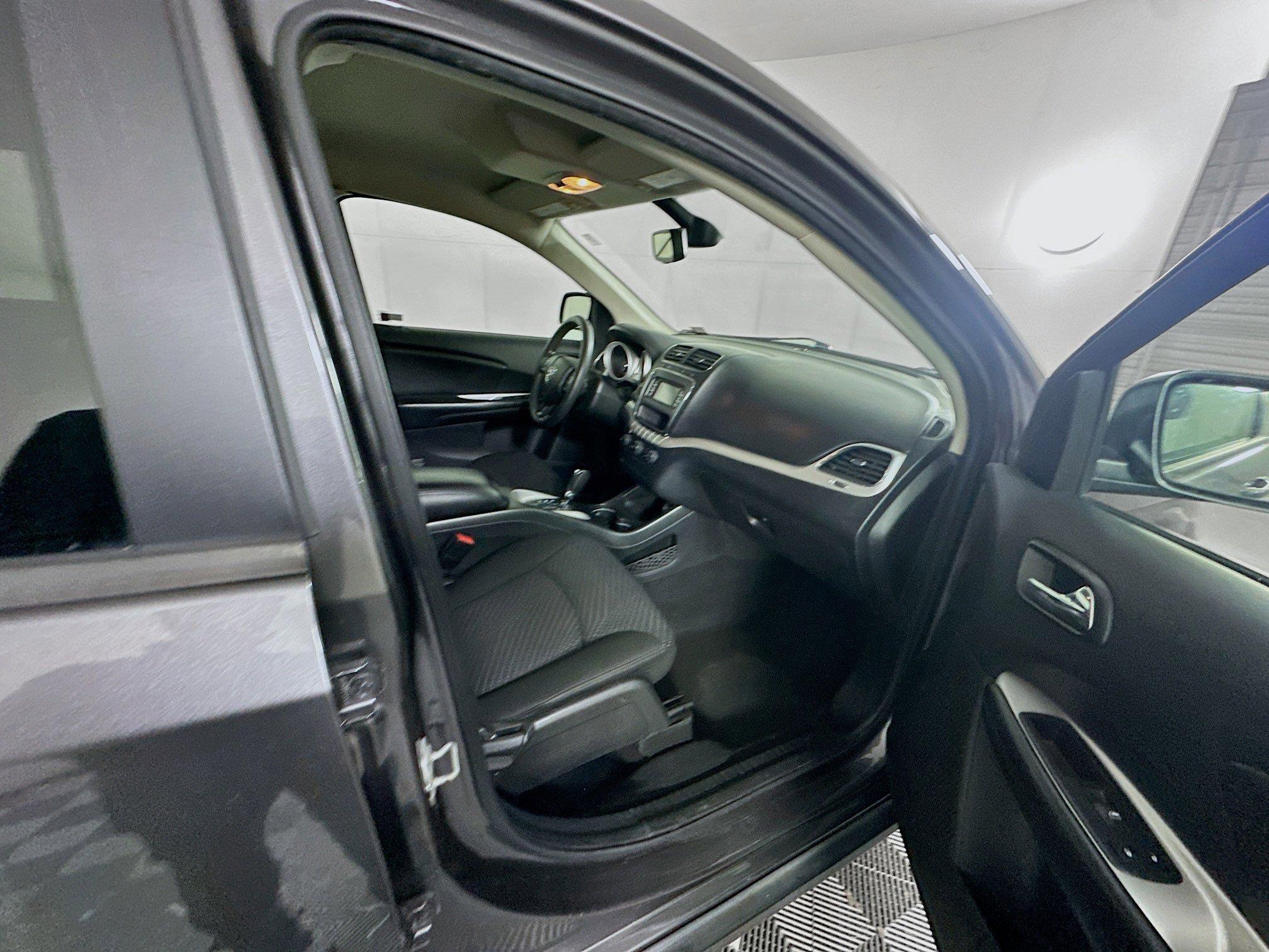 Used 2019 Dodge Journey SE image 30