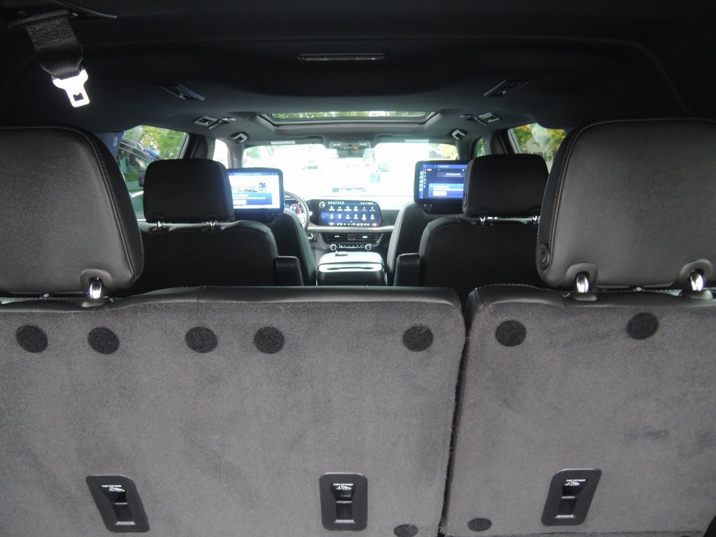 Used 2025 Chevrolet Suburban High Country image 33