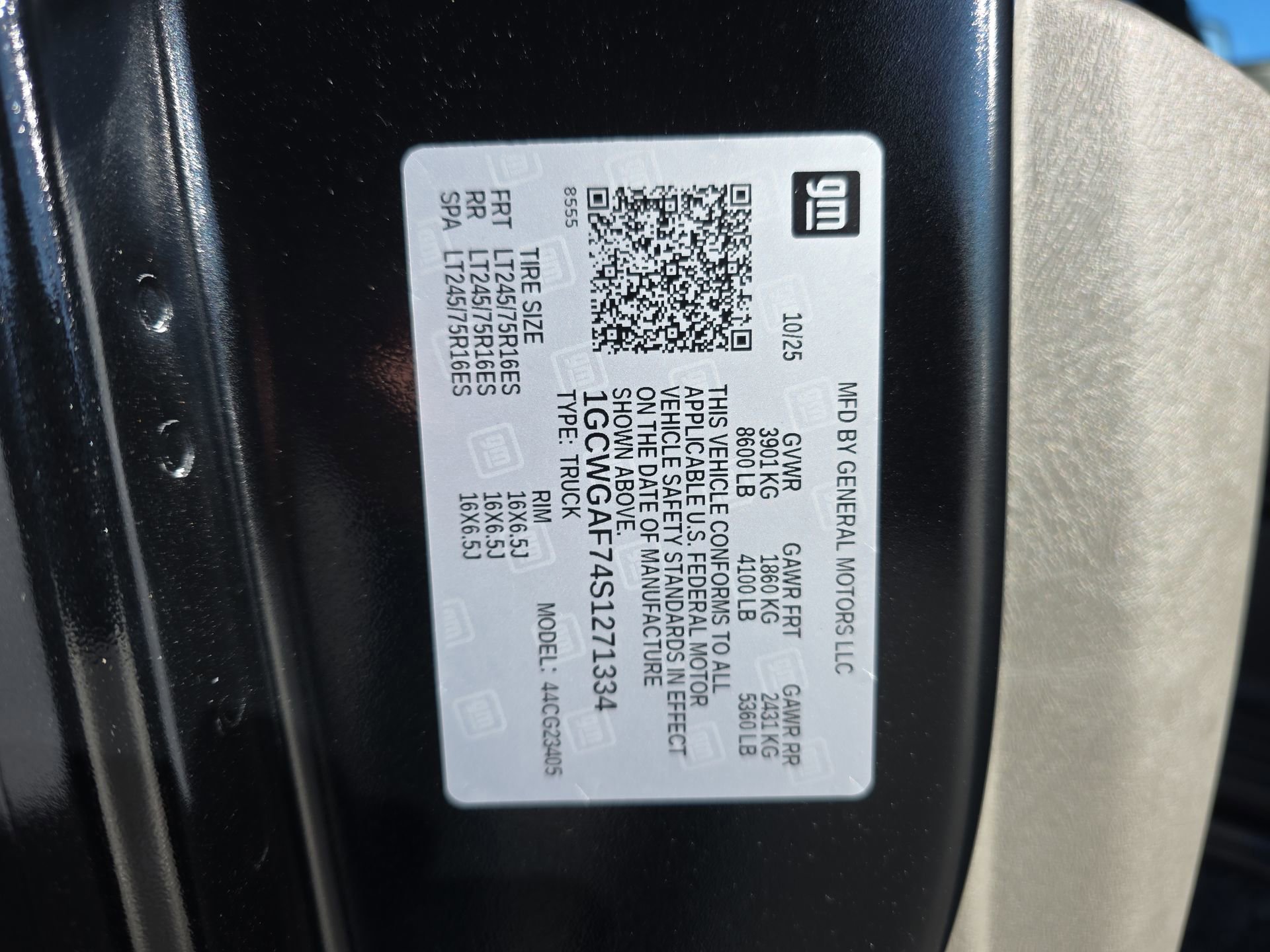 New 2025 Chevrolet Express 2500 w/ Driver Convenience Package RWD image 29