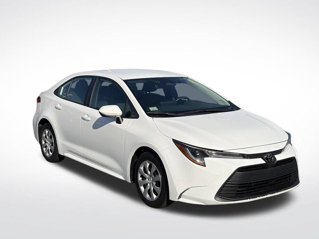 Used 2024 Toyota Corolla LE FWD image 2
