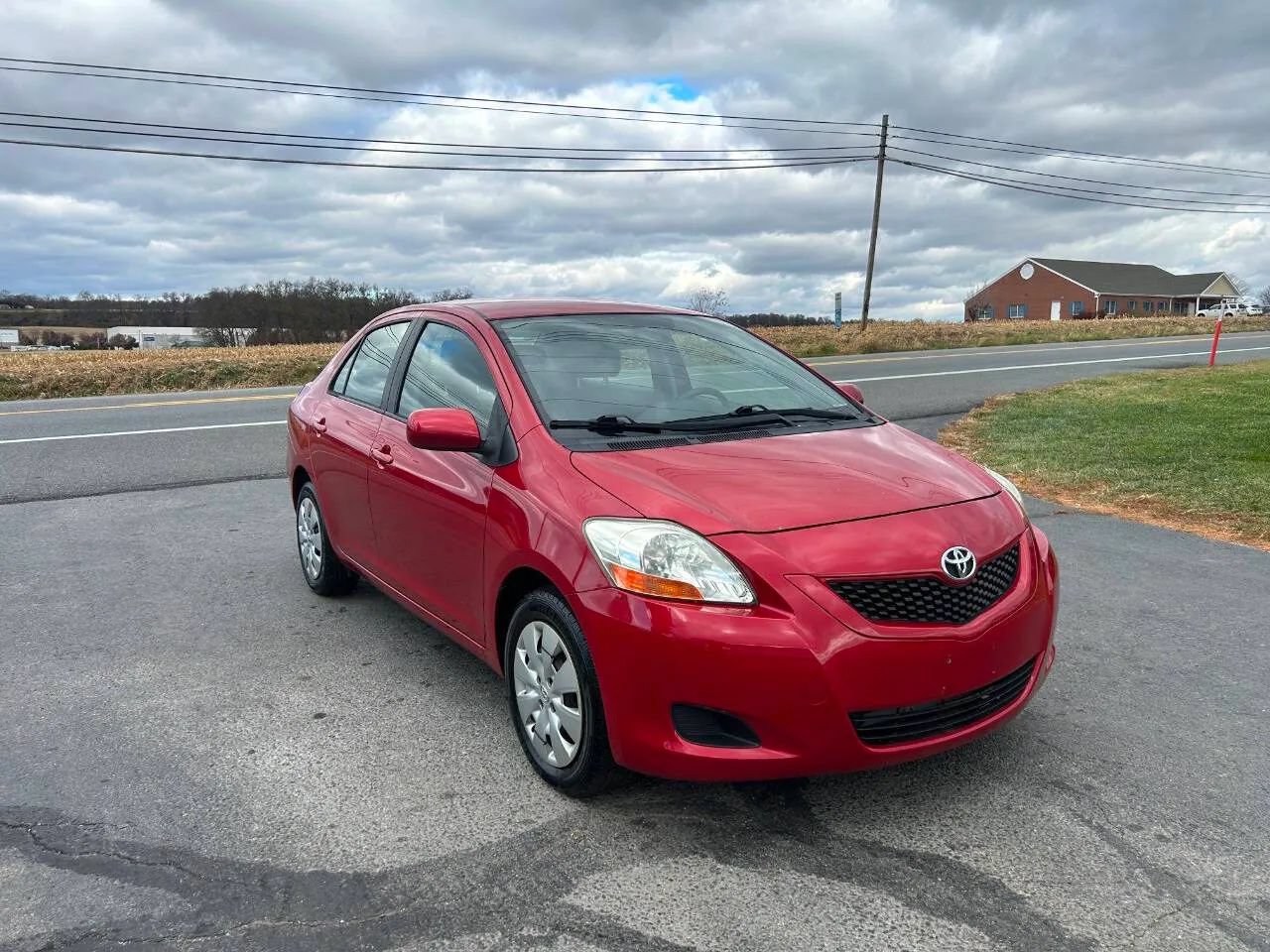Used 2010 Toyota Yaris Sedan FWD image 4