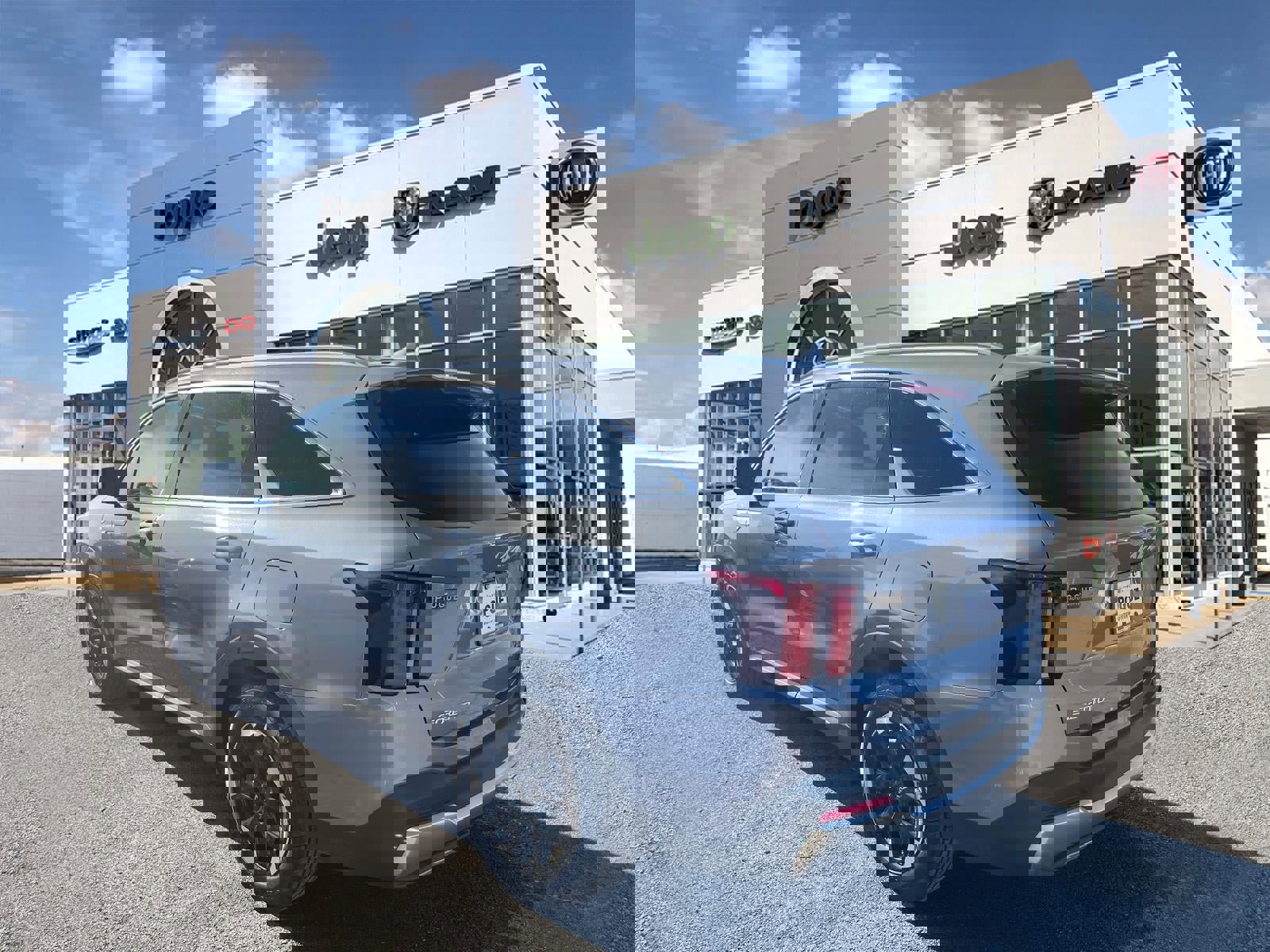 Used 2024 Kia Sorento S image 3