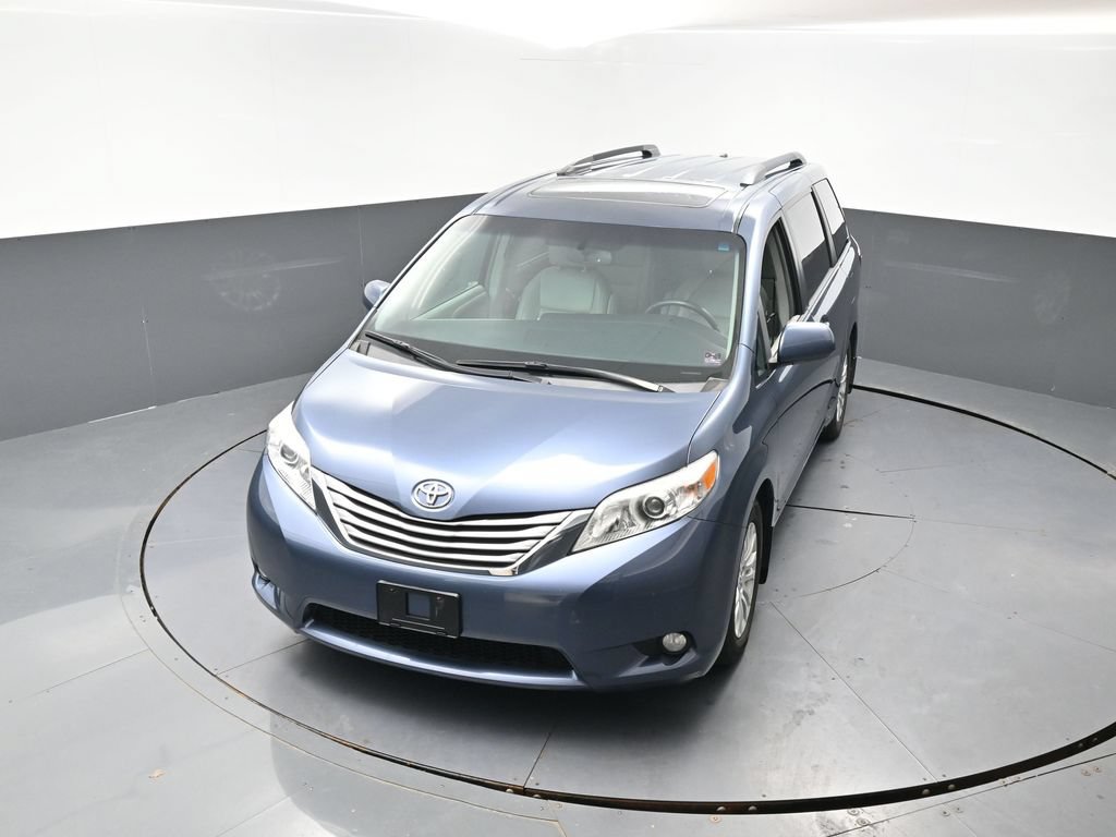 Used 2017 Toyota Sienna XLE w/ XLE Navigation Package FWD image 16