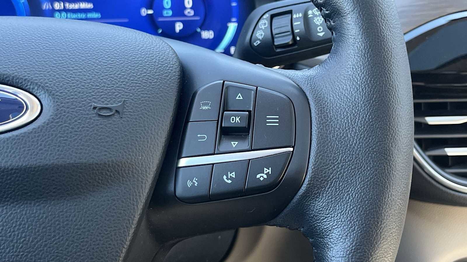 Used 2020 Ford Escape Titanium w/ Titanium Premium Package 2.0 image 33