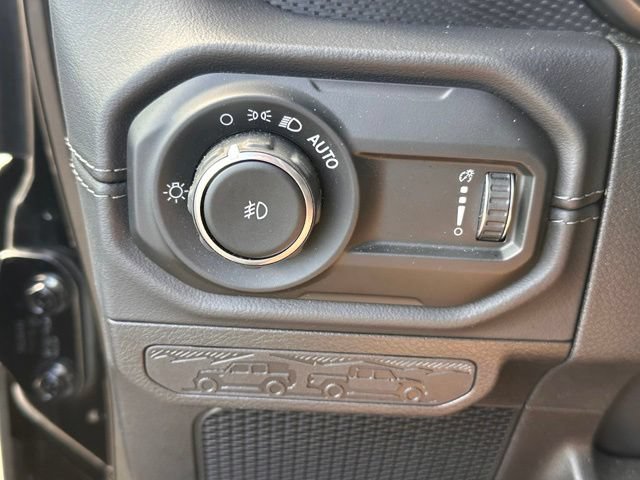 Used 2025 Jeep Wrangler Unlimited Rubicon AWD/4WD image 19
