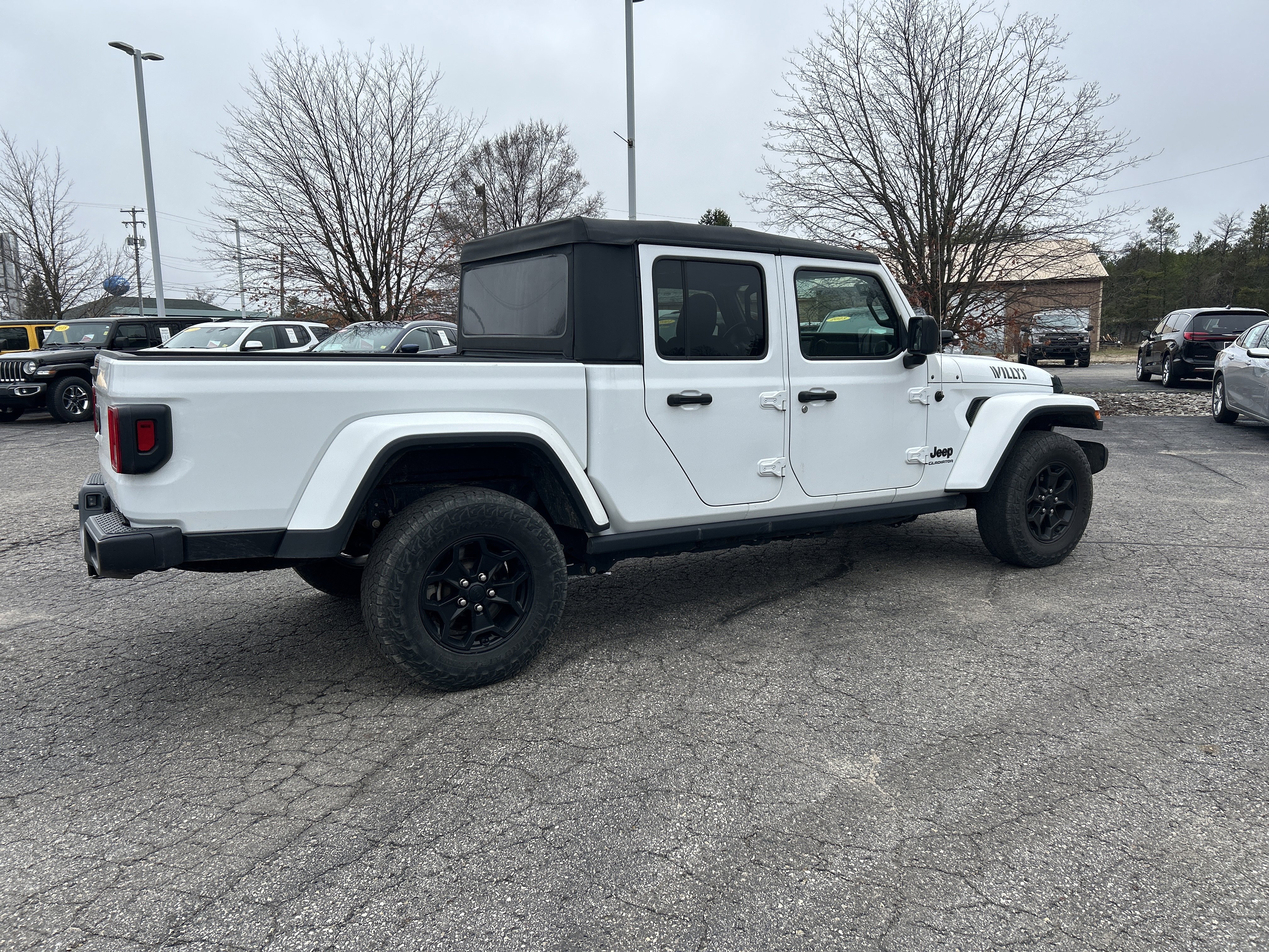 Used 2021 Jeep Gladiator Willys AWD/4WD image 4