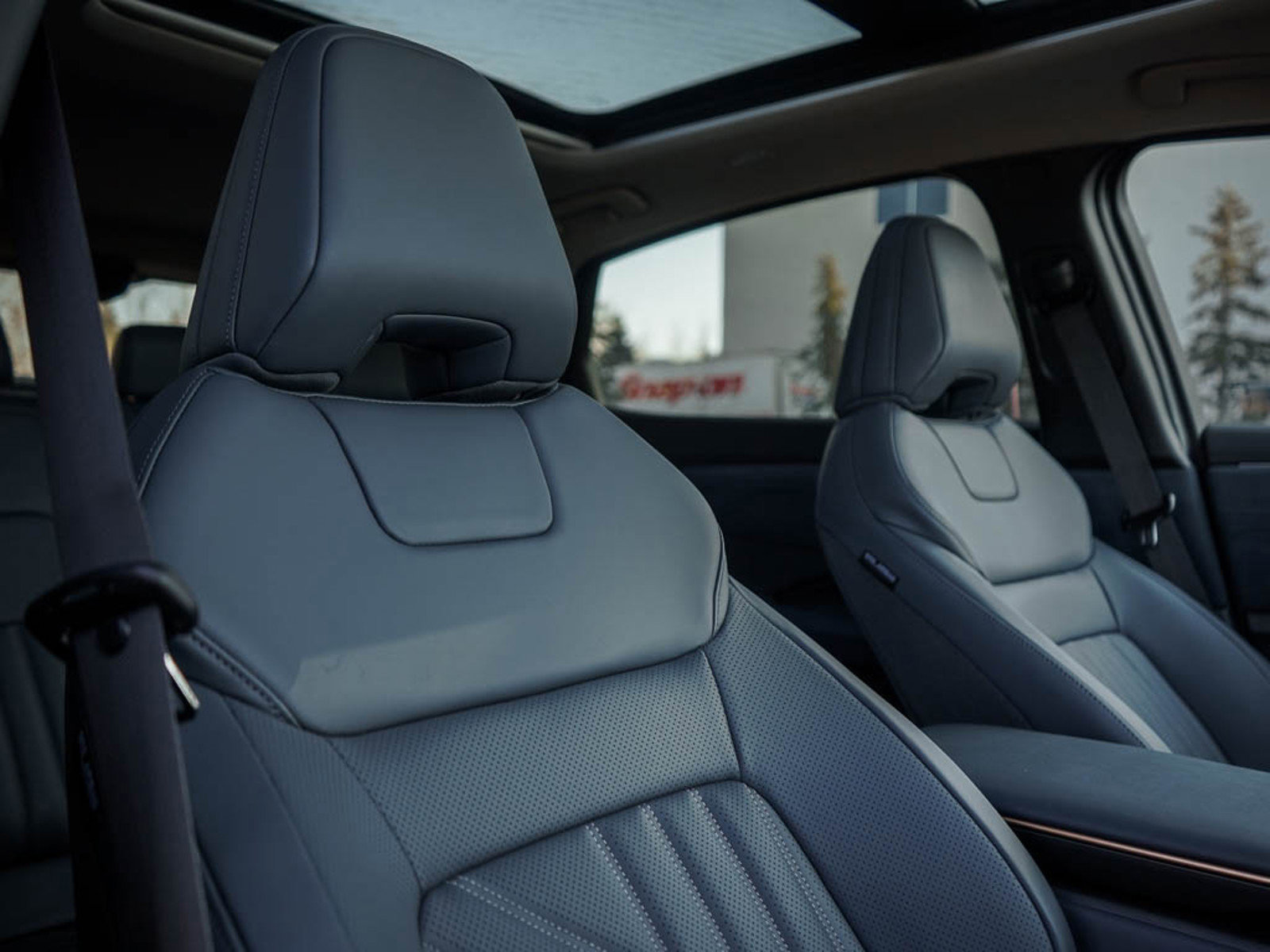 New 2025 Nissan Ariya Platinum image 12