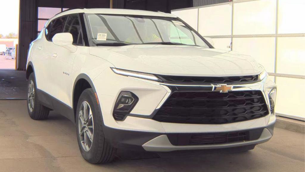 Used 2023 Chevrolet Blazer LT w/ Convenience Package FWD image 2