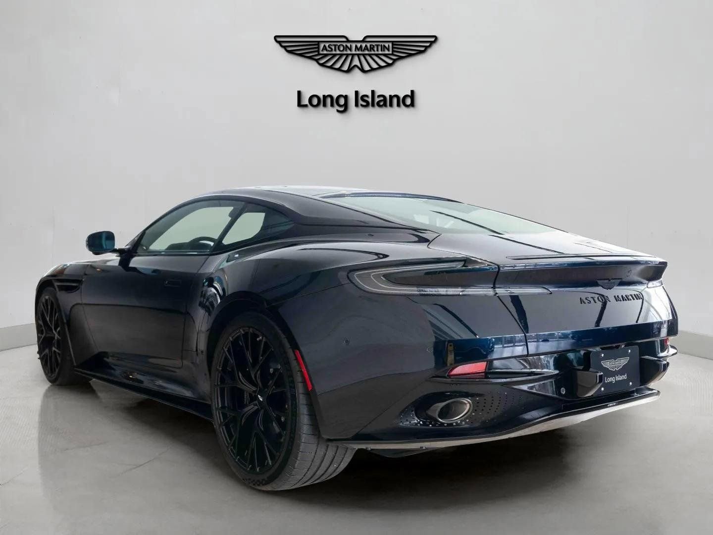 Used 2025 Aston Martin DB12 Coupe RWD image 10