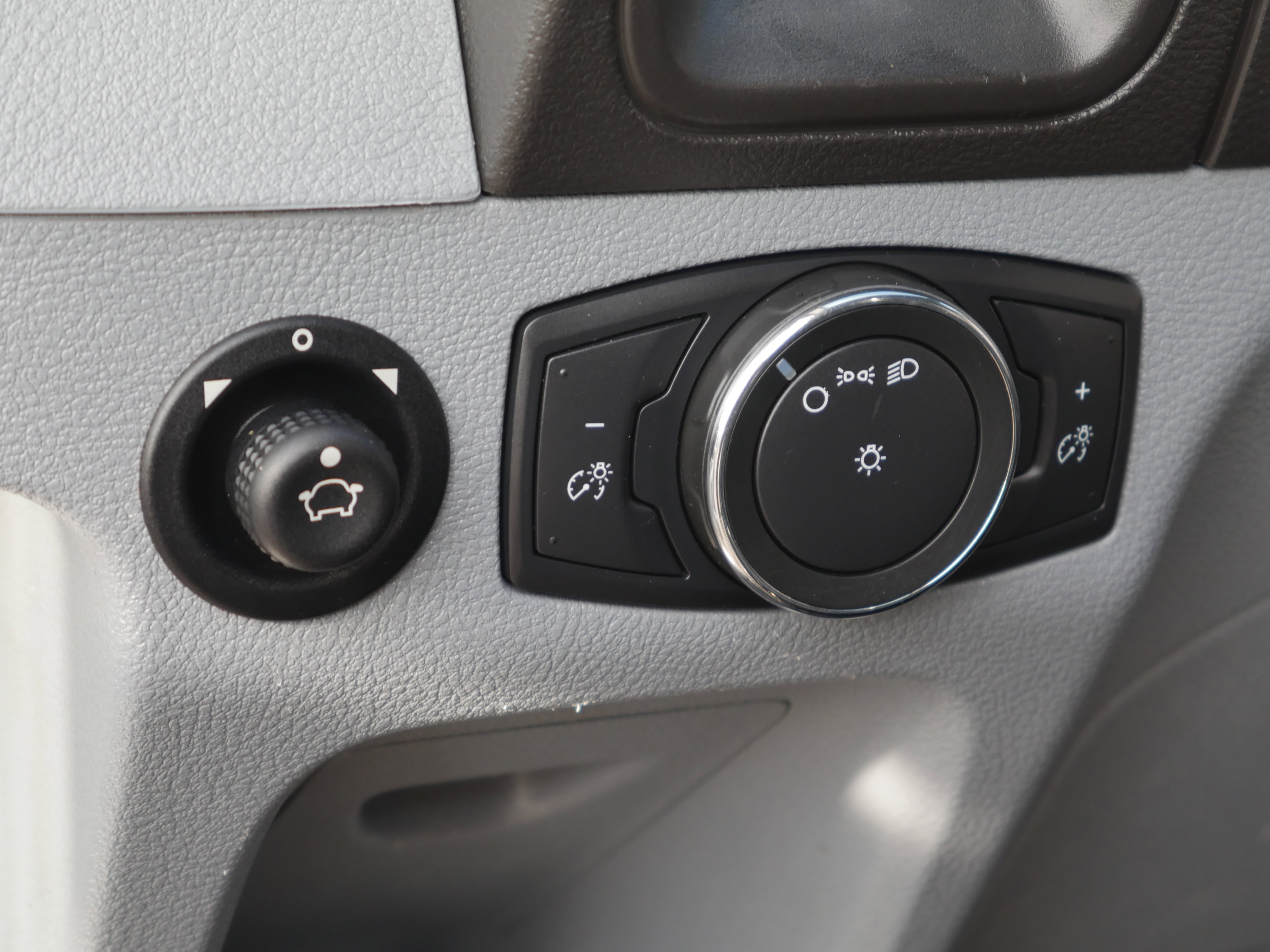 Used 2019 Ford Transit 150 130 Low Roof image 5