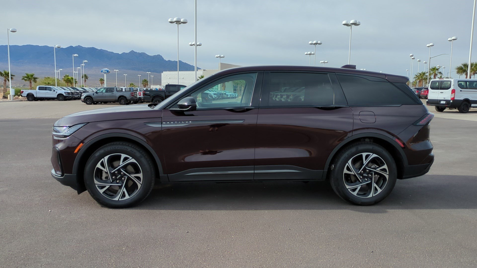 Used 2025 Lincoln Nautilus Premier w/ Jet Appearance Package AWD/4WD image 6