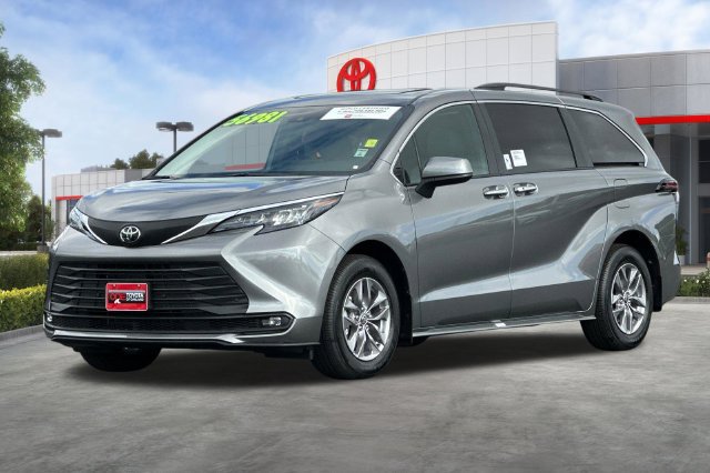 Certified 2026 Toyota Sienna XLE FWD image 10