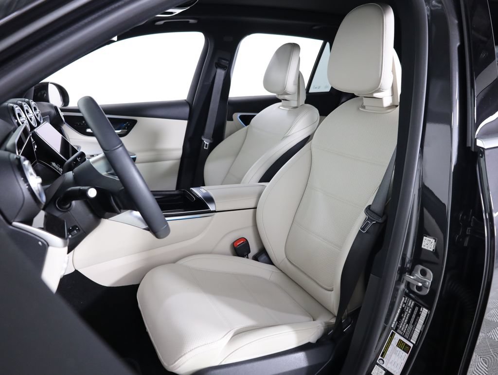 Used 2026 Mercedes-Benz GLC 300 4MATIC image 38
