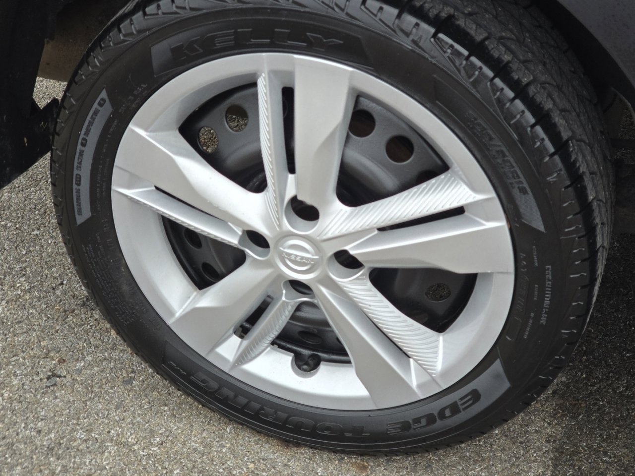 Used 2020 Nissan Kicks S image 9