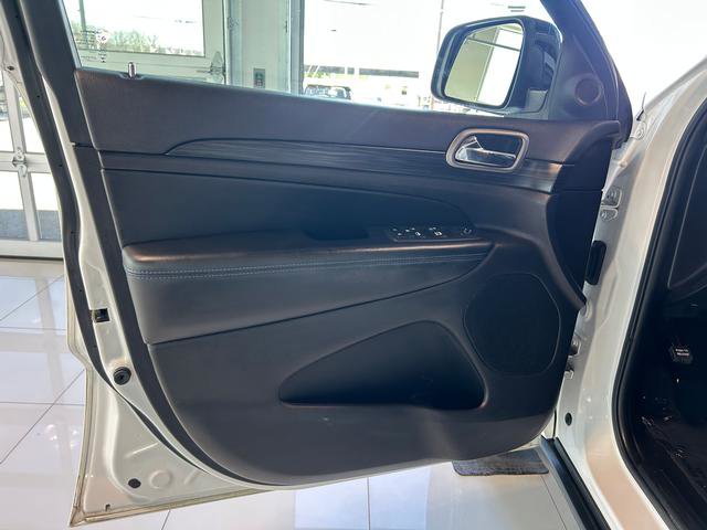 Used 2020 Jeep Grand Cherokee Laredo image 14